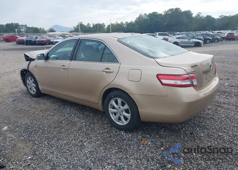 2010 Toyota Camry Le z USA, uszkodzony, nr VIN 4T1BF3EK3AU012054